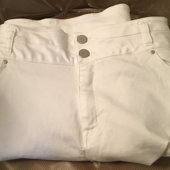 Woman's Bisou Bisou White Bootcut Jeans. Size 22W. New. - Picture 5 of 6